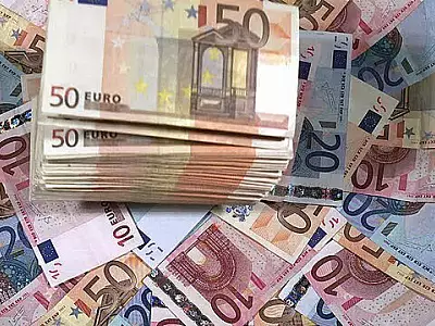 Ein solider Eigenkapital-Aufbau ist der erste Schritt zum Traumhaus: Jeder gesparte Euro bringt dich deinem Ziel näher! Nutze smarte Sparstrategien und staatliche Förderungen.