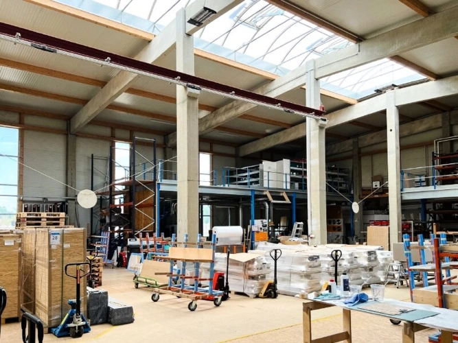 In der Montagehalle (1)