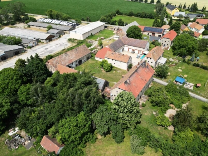 Dreiseithof von Süd