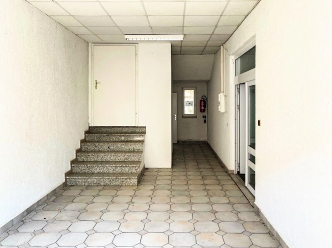 Treppenhaus zwischen Lager und Büro