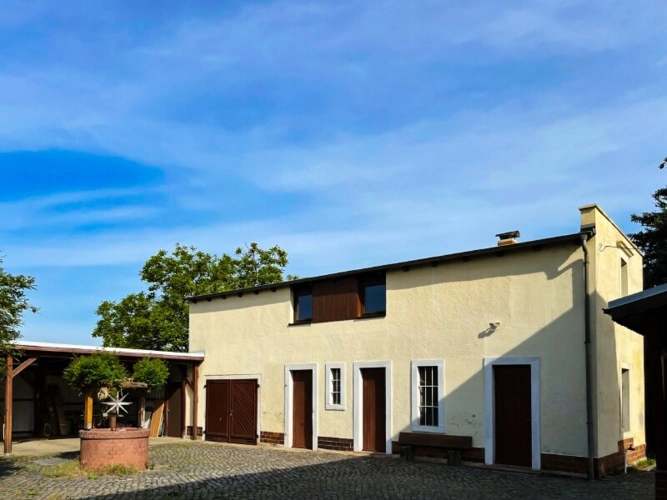 Carport & Nebengebäude