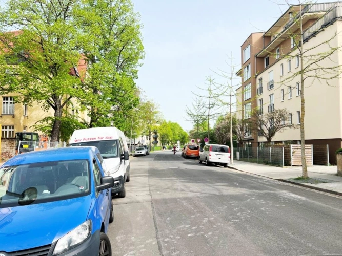 Blick in die grüne Straße