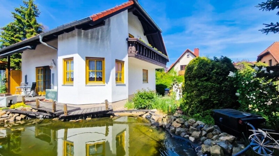 Gartenteich auf West