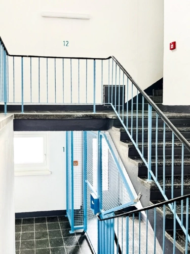 Lift bis 11 Etage - Treppe in 12 Etage
