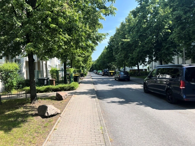 Blick in die ruhige Straße