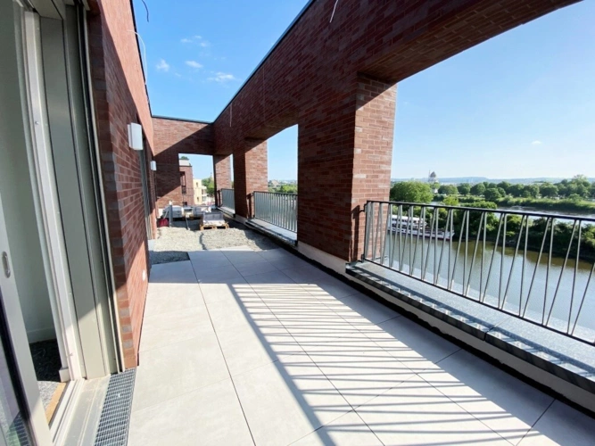 großer Balkon