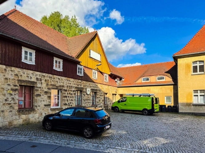 Wirtschaftsgebäude und Zwischenbau