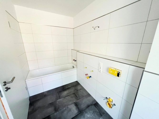 Tageslichtbad Nr. 1 mit Badewanne