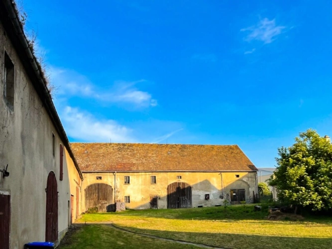 Hofseite der Scheune auf Nordwest