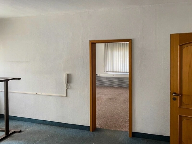 Büro im Flachbau auf West (2)