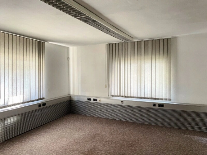 Büro im Flachbau auf West (3)