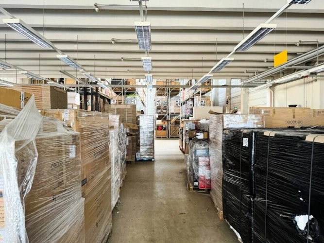In der Logistikhalle (1)