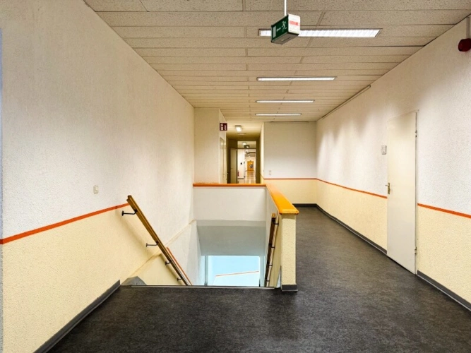 Flur Bürotrakt (3)