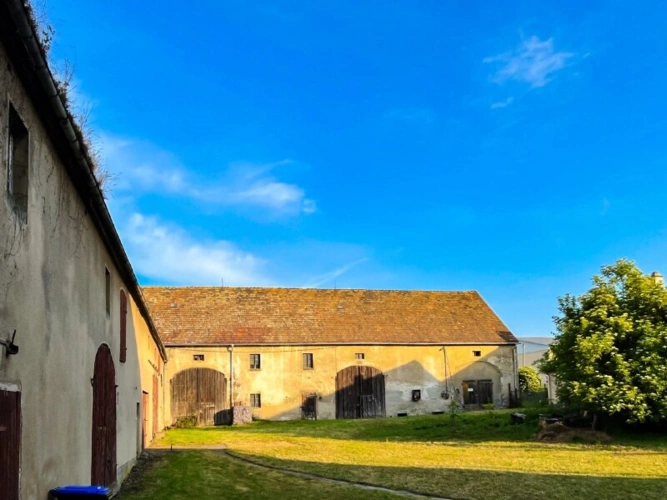 Hofseite der Scheune auf Nordwest