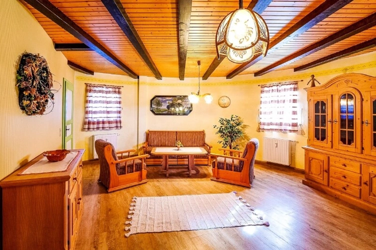 Im Ferienhaus (3)