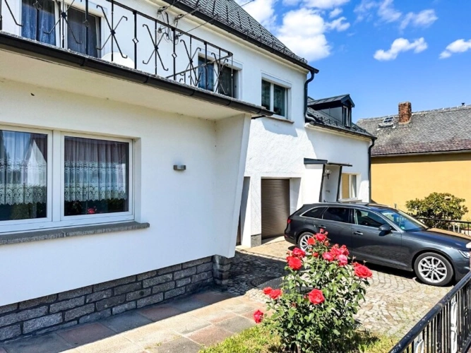 Vorhaus, Garagen, Anbau