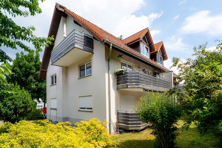 Rückansicht mit Balkonen