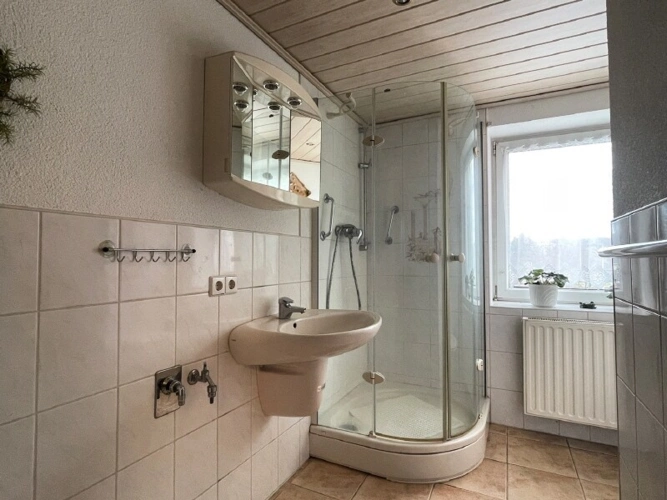 Bad 1 der Wohnung