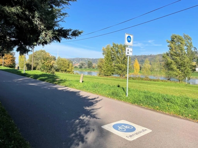 benachbarter Elberadweg