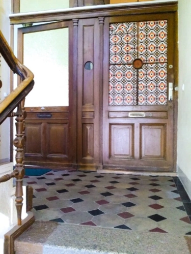 Im Treppenhaus (1)