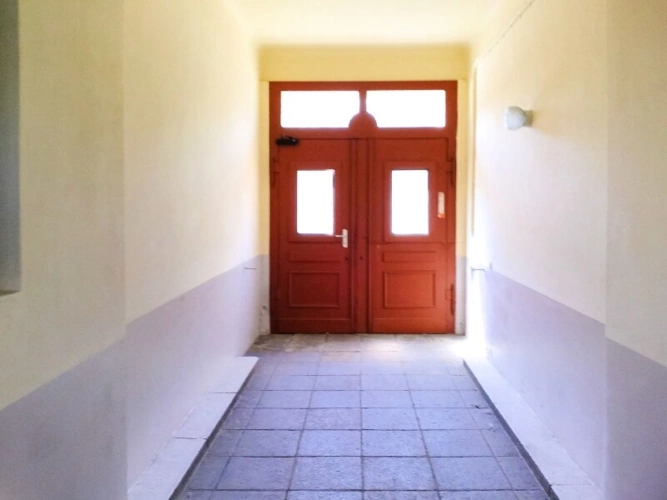 Zur Haustür