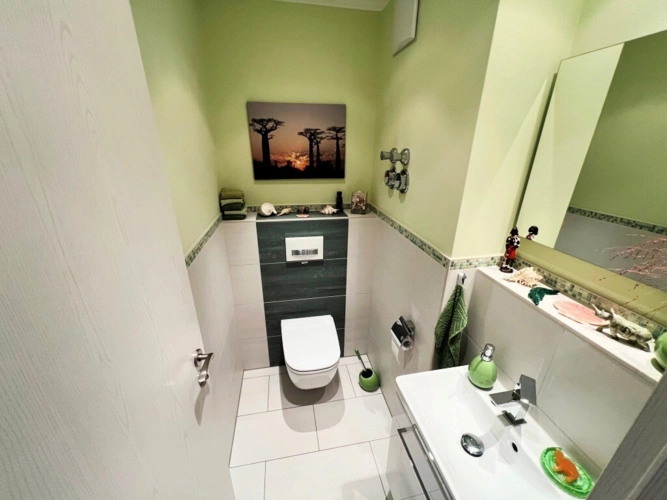 separates, renoviertes WC