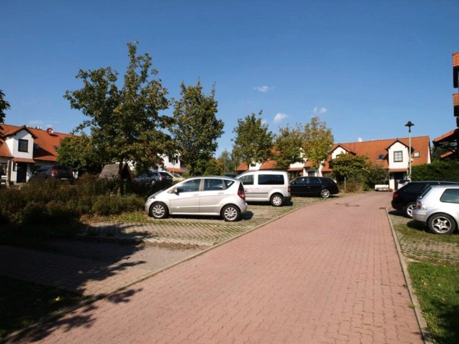 ausreichend Parkplätze auch für Besucher