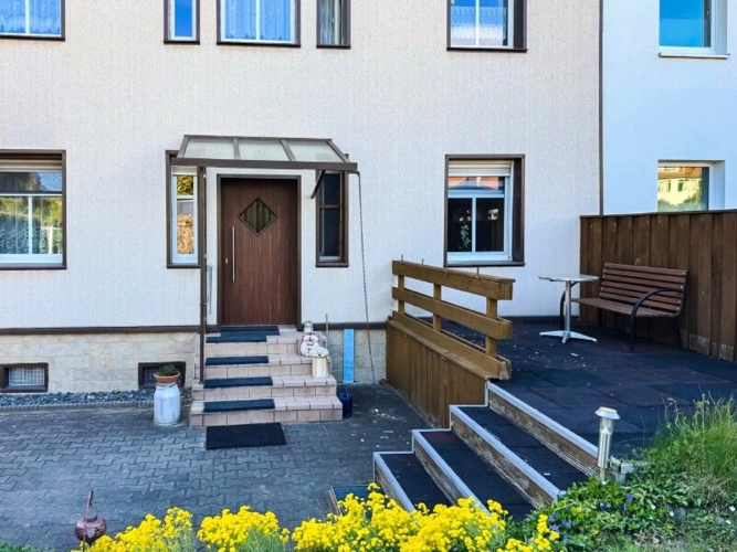 Terrasse am Hauseingang auf Ost