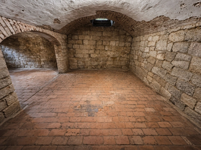 großer Keller