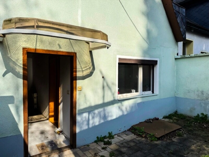 Haustür und Terrasse OG