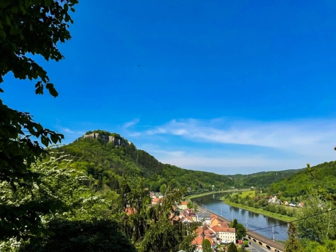 Blick elbabwärts auf die Festung Königstein