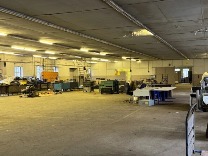 Montagehalle mit ca 900 m² pro Etage