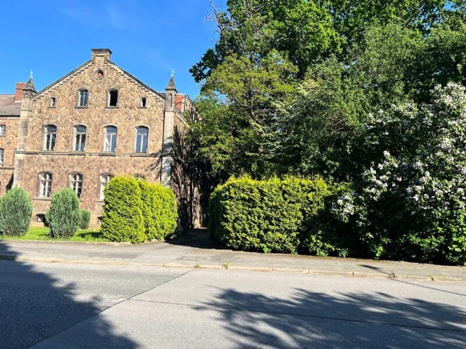 Zufahrt Westflügel+Villa (1)