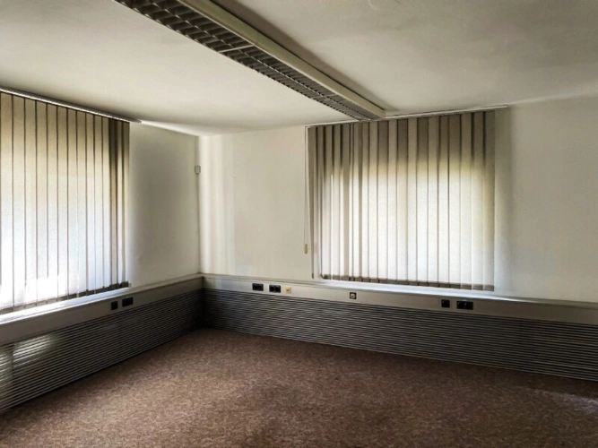 Büro im Flachbau auf West (3)