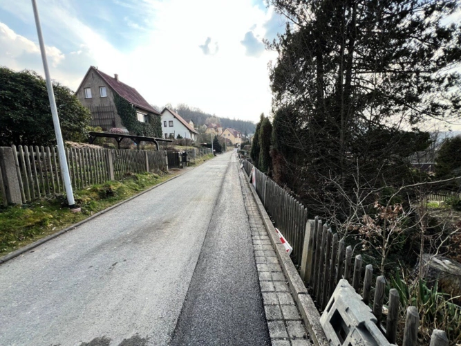 Blick in die ruhige Straße