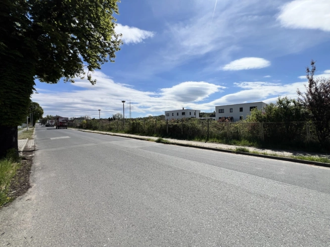 Blick in die ruhige Straße