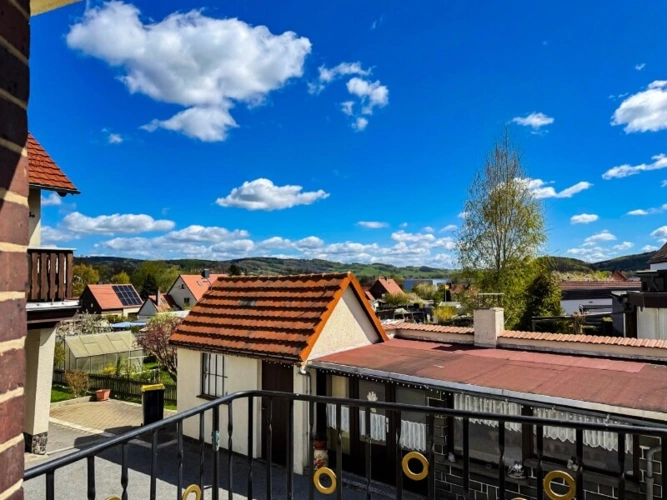 Blick vom Hauseingang nach NO