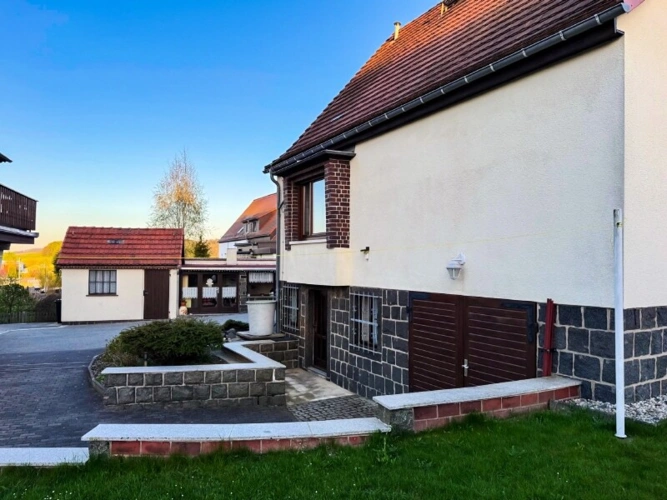 Zugang Keller und Garage