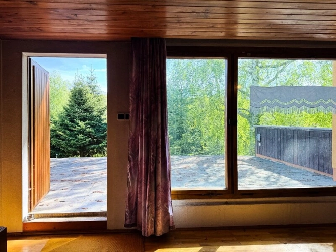 Blick von Wohnen zu Terrasse