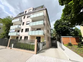 ERSTBEZUG UNWEIT DES GROSSEN GARTEN
