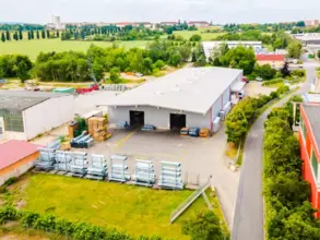 Büro- und Lagergebäude an der A4 gesucht? Hier!